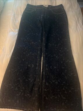 BDG NWOT Black Floral-Print Low Rise Flare Leg Jeans Size 28